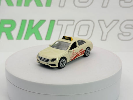 Mercedes Benz E 350 D Taxi Siku 1/60 Beige - RikiToys - Siku