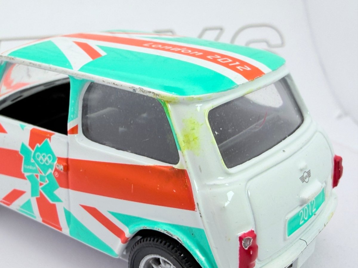 Mini Cooper Classic Corgi 1/36 Bianco - RikiToys - Corgi