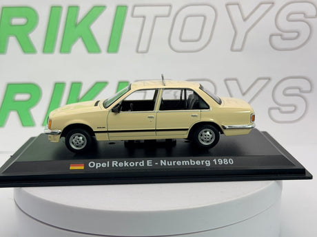Opel Rekord E Edicola 1/43 Beige - RikiToys - Edicola