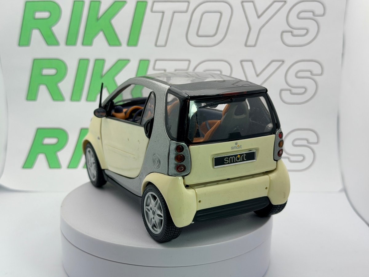Smart City-Coupé Maisto 1/18 Bianco 1997 - RikiToys - Maisto