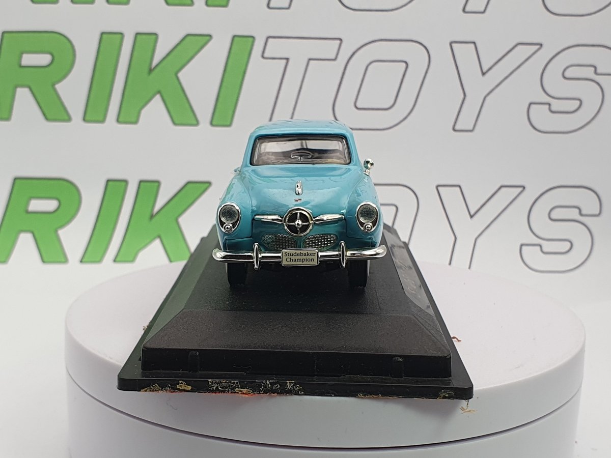 Studebaker Champion Edicola 1/43 Celeste 1950 - RikiToys - Edicola
