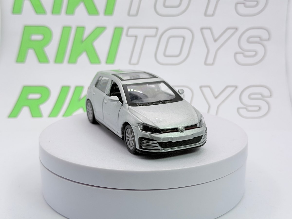 Volkswagen Golf 7 GTI Maisto 1/38 Argento - RikiToys - Maisto