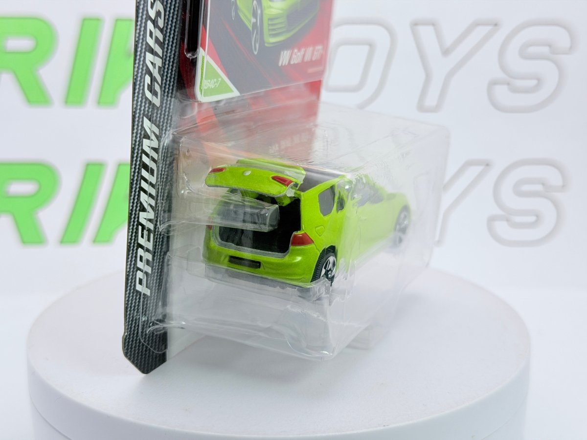 Volkswagen Golf 7 GTI Majorette 1/60 Verde 2012 - RikiToys - Majorette